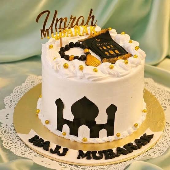 Golden Blossom Umrah Celebration Cake